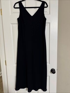 Jones New York Sleeveless Black V-Neck Evening Dress